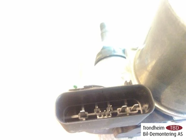 Ford MUSTANG MACH-E 2021- Windshield wiper motor view 4