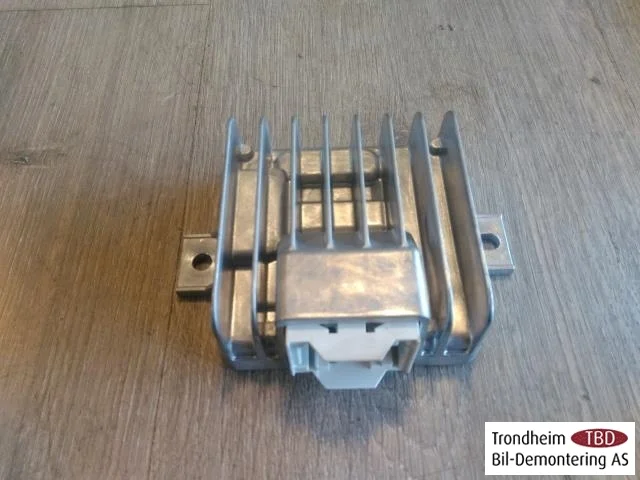 Mercedes V W447//W640/W448 2014- Radio / hi-fi amplifier