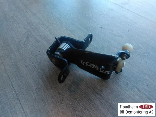 Mercedes V W447//W640/W448 2014- Door hinge