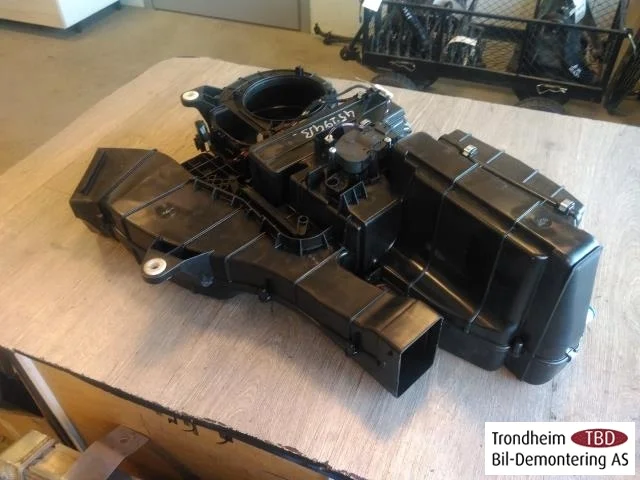 Mercedes V W447//W640/W448 2014- Heater matrix, without air conditioning