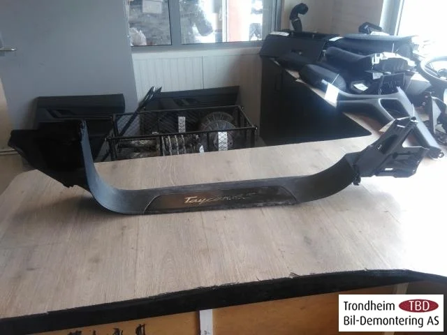 Porsche TAYCAN 2020- Other interior equipment view 2