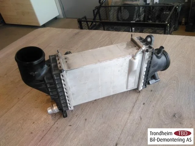 Mercedes GLC X253/C253 2015-22 Intercooler (töltőlevegő-hűtő) nézet 2