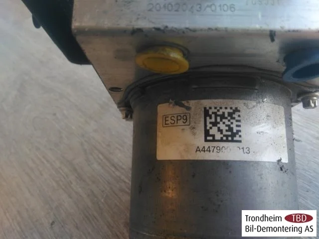 Mercedes V W447//W640/W448 2014- ABS hydraulic unit view 3
