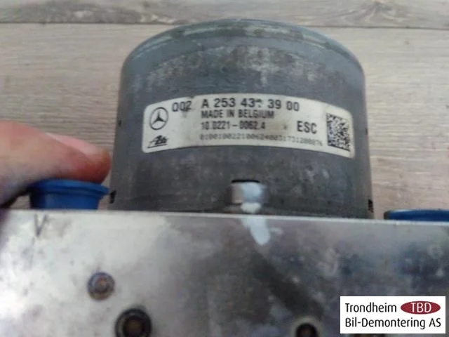 Mercedes GLC X253/C253 2015-22 ABS hydraulic unit view 4