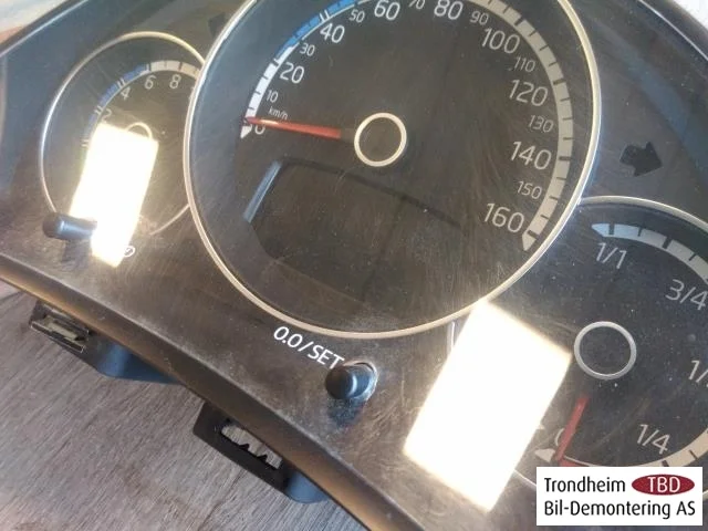 Volkswagen UP!, E-UP! Instrument cluster assembly view 2
