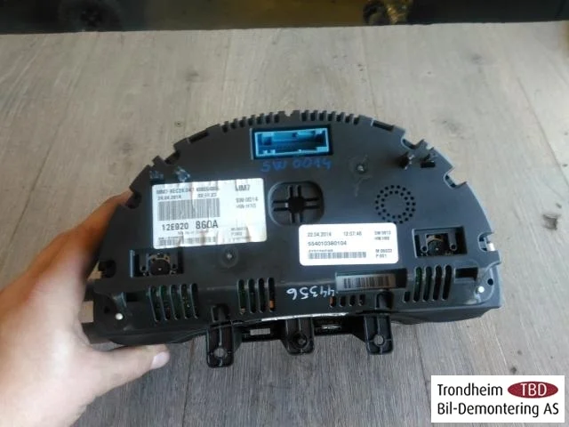 Volkswagen UP!, E-UP! Instrument cluster assembly view 3
