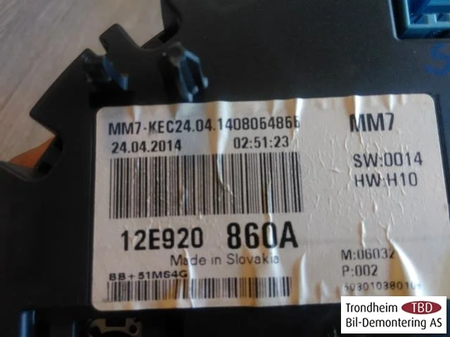 Volkswagen UP!, E-UP! Instrument cluster assembly view 4