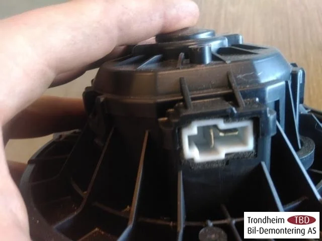 Tesla MODEL S 2013- Heater blower motor view 3