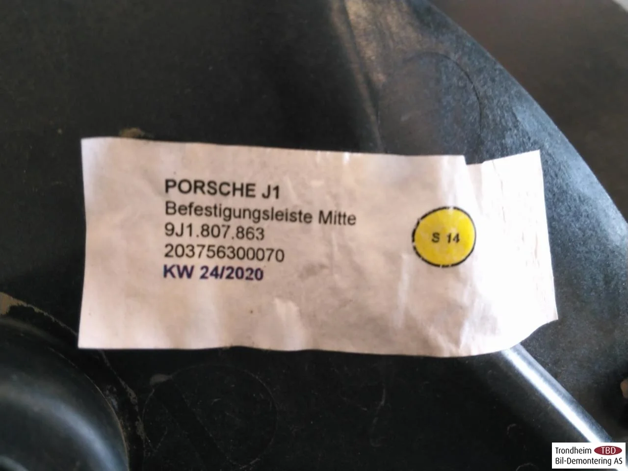 Porsche TAYCAN 2020- Rear bumper view 3