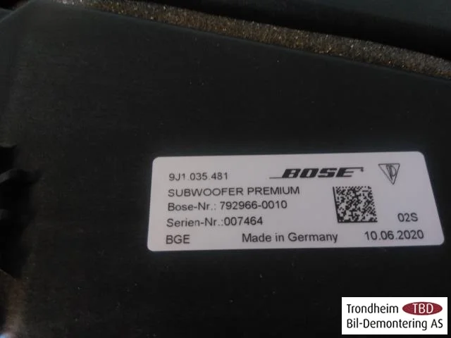 Porsche TAYCAN 2020- Speaker view 4