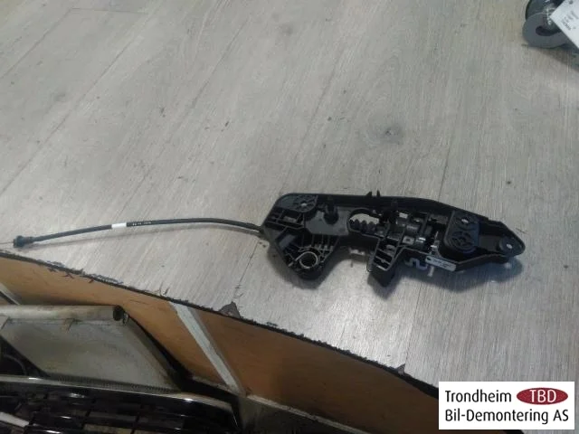 Ford MUSTANG MACH-E 2021- Hood latch view 2
