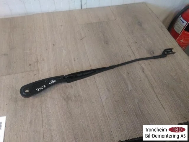 Ford MUSTANG MACH-E 2021- Windshield wiper arm(s) view 2