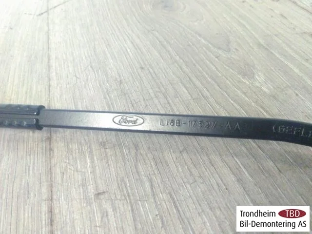 Ford MUSTANG MACH-E 2021- Windshield wiper arm(s) view 3