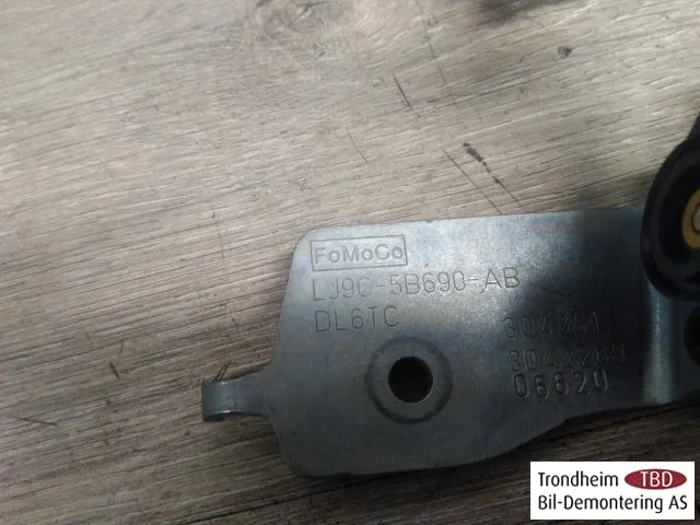 Ford MUSTANG MACH-E 2021- Level control / air suspension sensor view 3