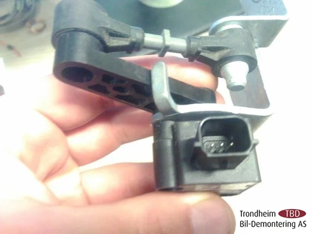 Ford MUSTANG MACH-E 2021- Level control / air suspension sensor view 4