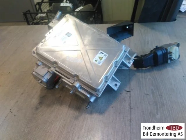 Ford MUSTANG MACH-E 2021- Inverter, 12-220V nézet 2