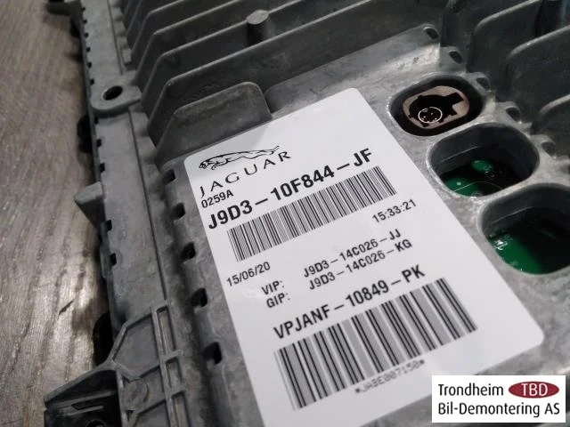 Jaguar I-PACE 2018- Instrument cluster assembly view 3