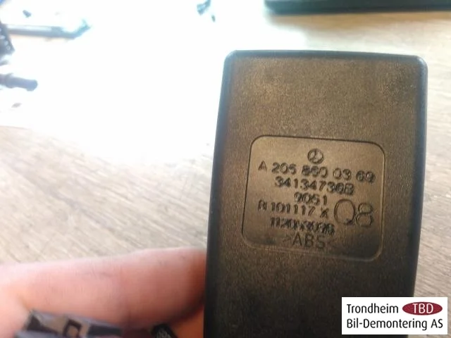 Mercedes GLC X253/C253 2015-22 Seat belt buckle / anchor view 2
