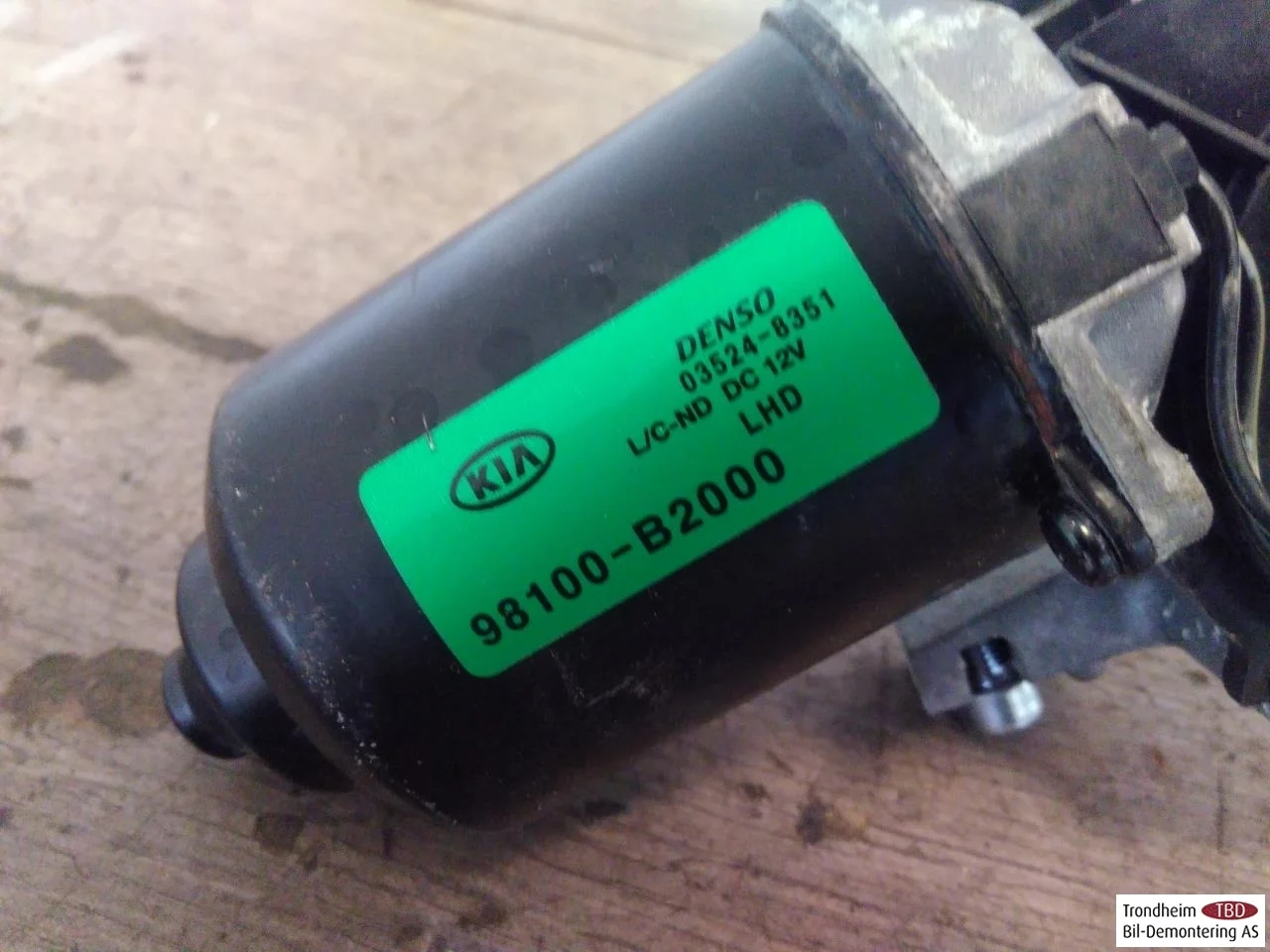 Kia SOUL 2009- Windshield wiper motor view 3