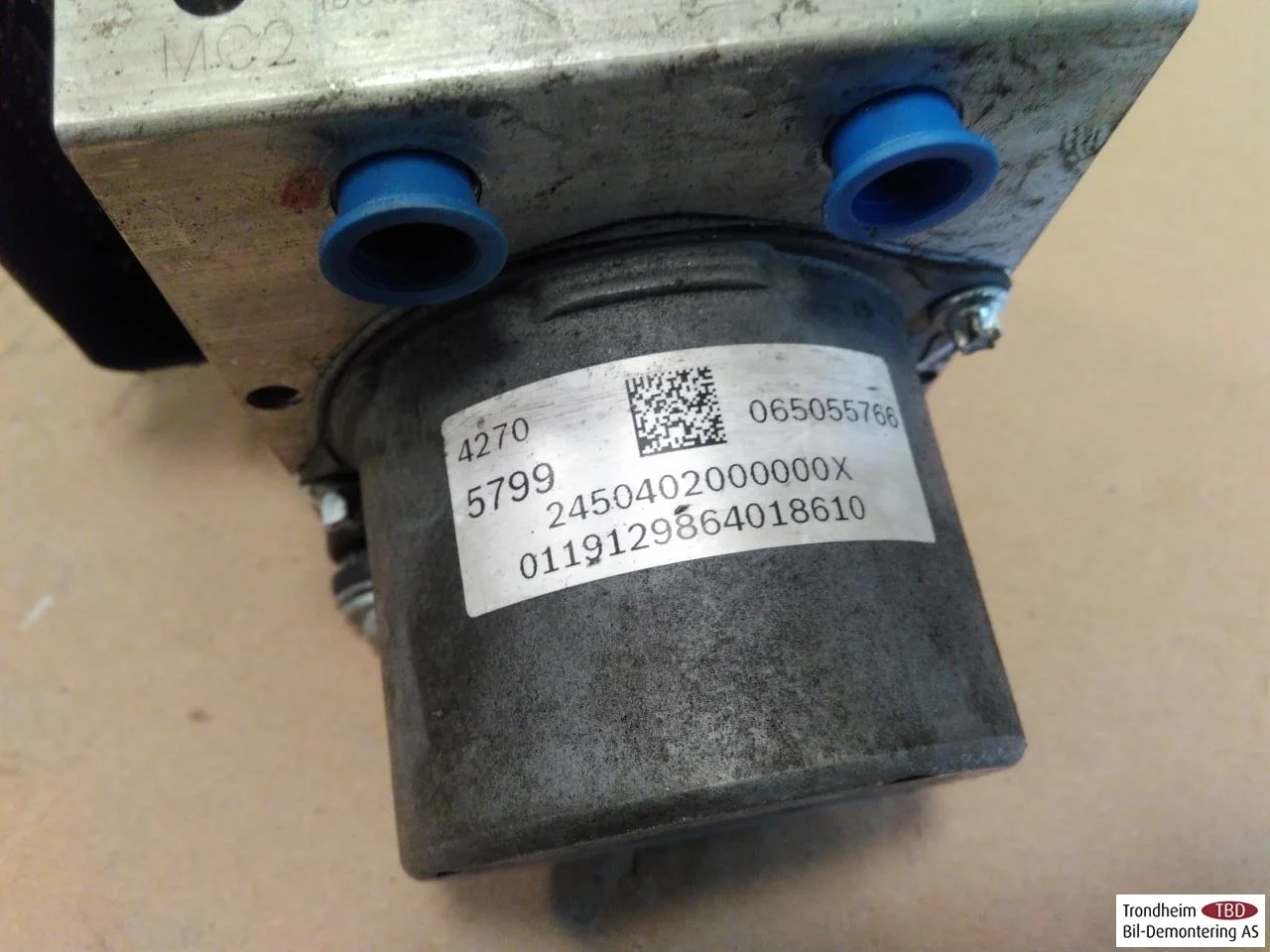 Opel / Vauxhall AMPERA-E 2017- ABS hydraulic unit view 2