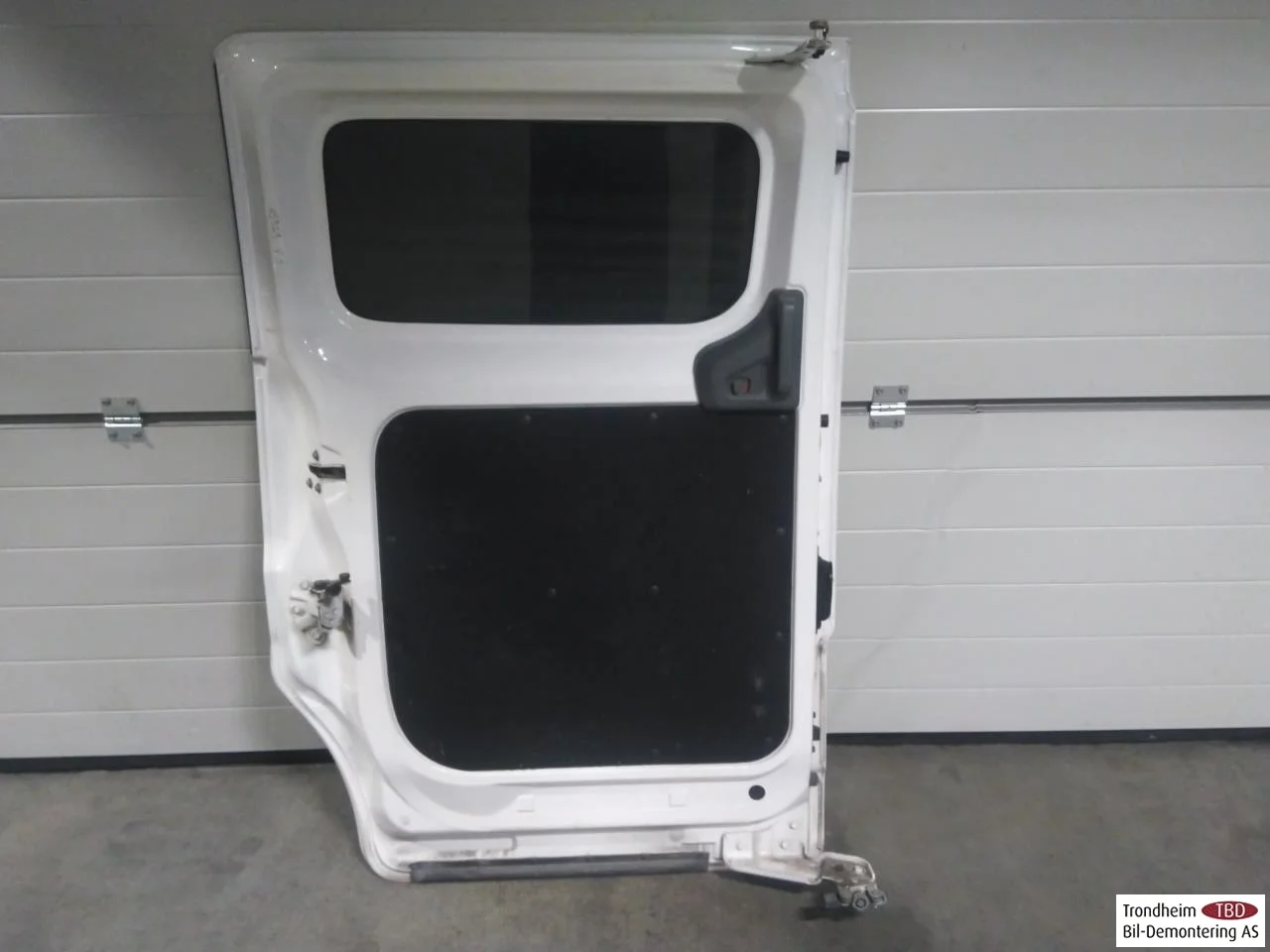 Nissan E-NV200 / EVALIA Left sliding door view 3