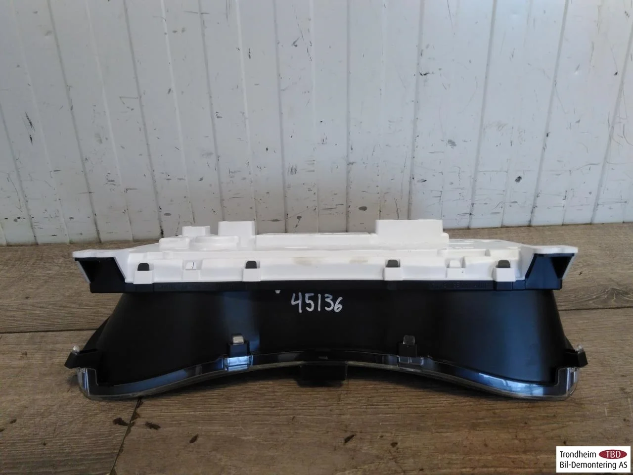 Nissan LEAF 2017-24 Instrument cluster assembly view 2