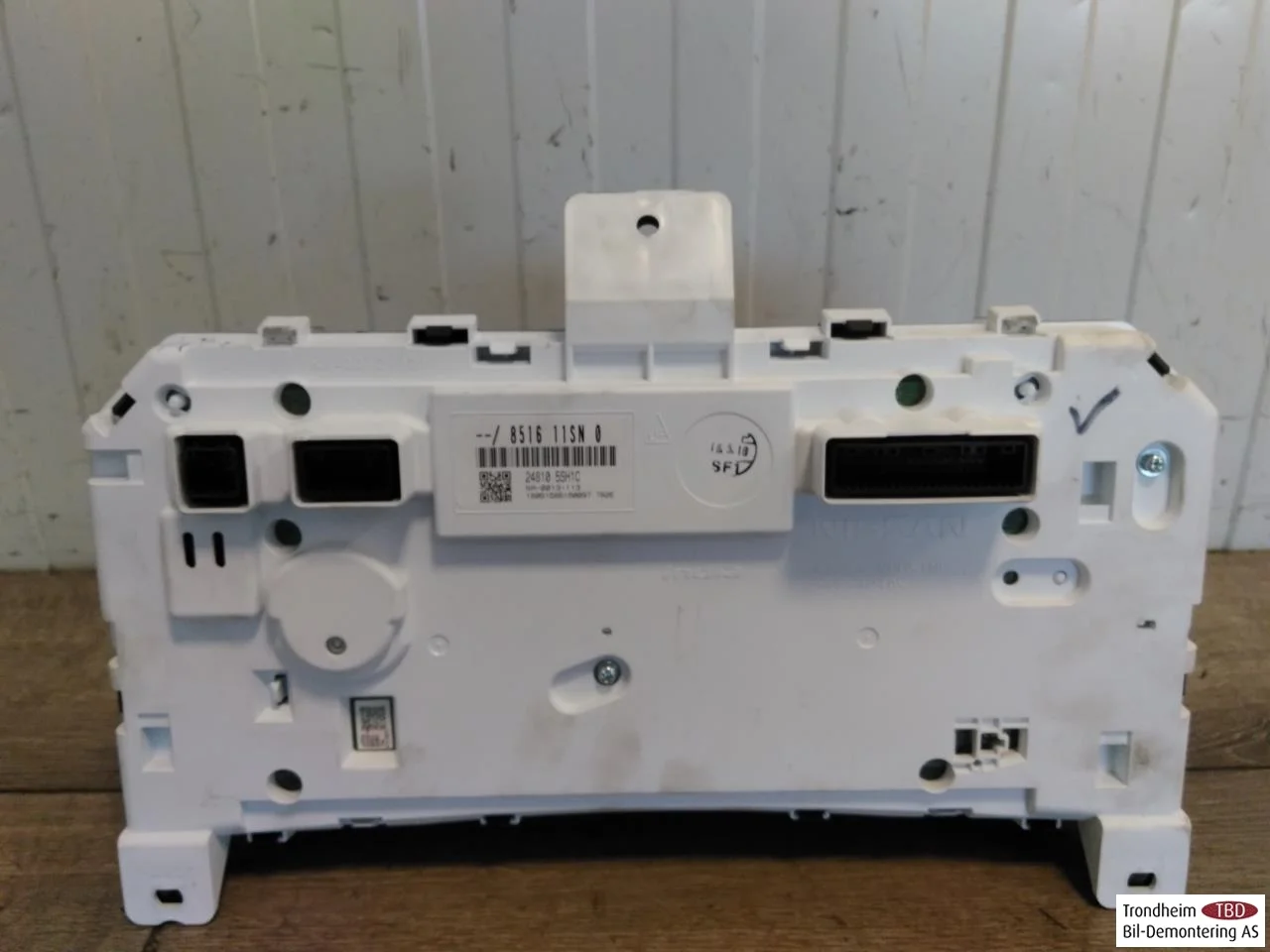Nissan LEAF 2017-24 Instrument cluster assembly view 3