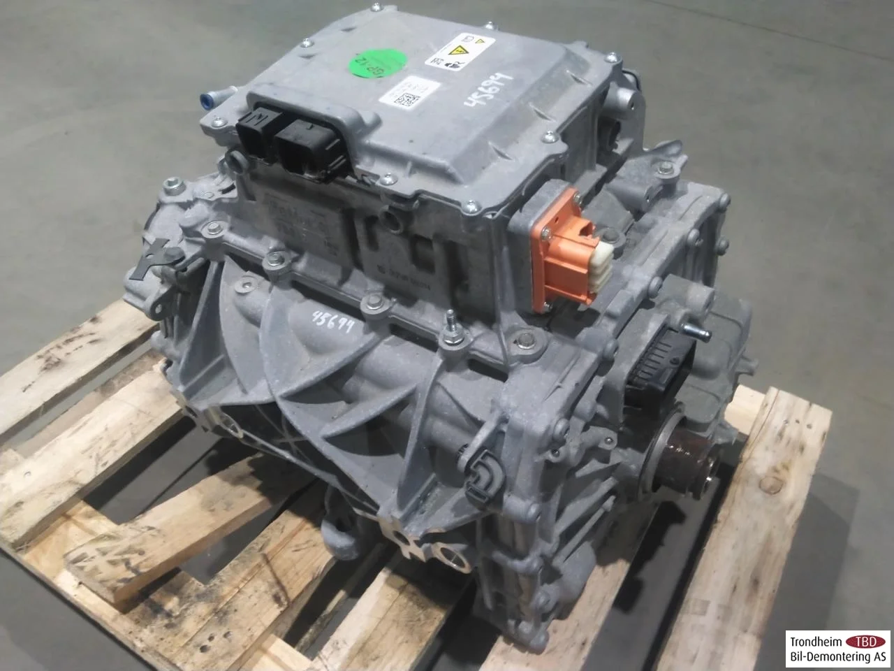 Ford MUSTANG MACH-E 2021- Elektromos motor, hátsó nézet 2