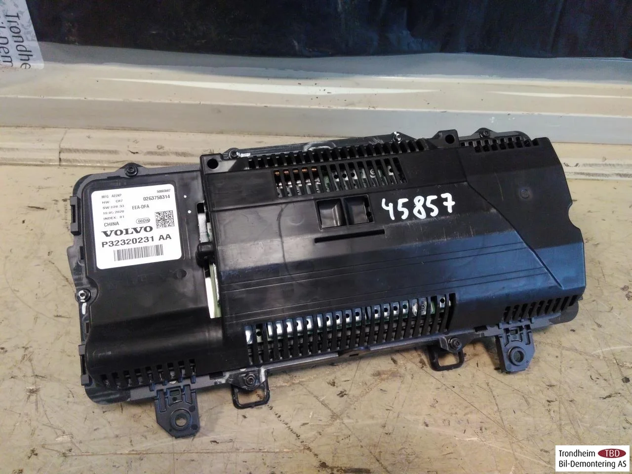 Polestar 2 2020- Instrument cluster assembly view 3