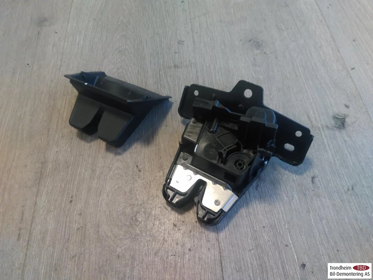 Polestar 2 2020- Tailgate lock