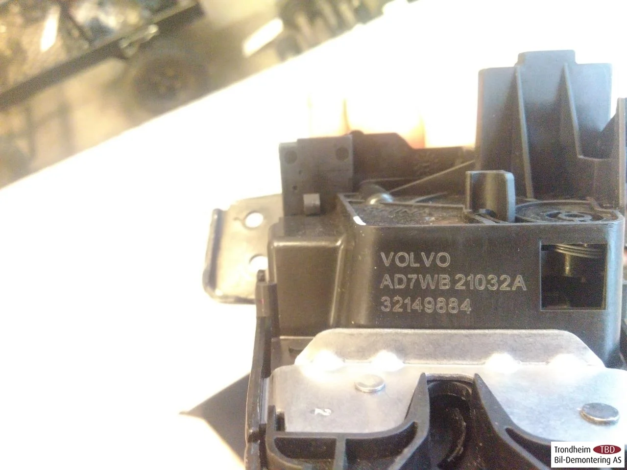 Polestar 2 2020- Tailgate lock view 3