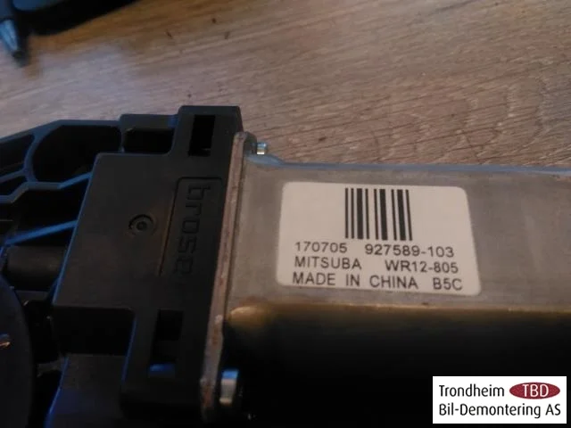 Volvo XC90/RECHARGE 2016-> Ablakemelő motor nézet 4