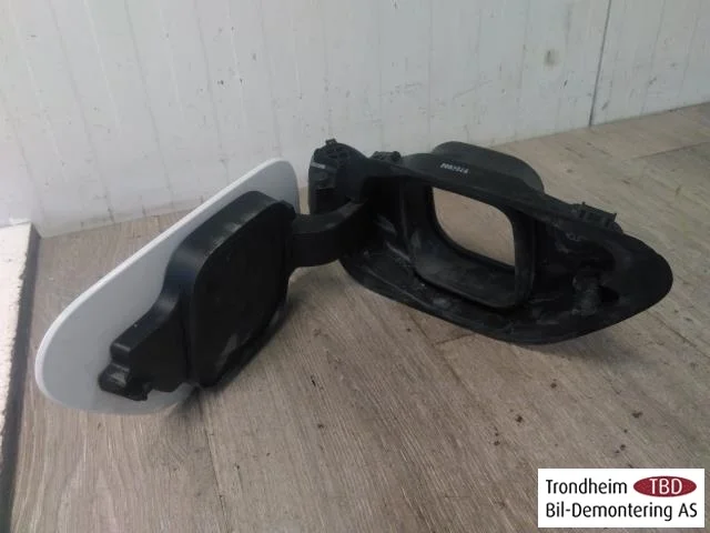 Polestar 2 2020- Capac port încărcare, electric / hibrid vedere 2