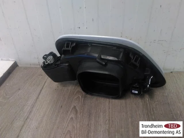 Polestar 2 2020- Capac port încărcare, electric / hibrid vedere 3