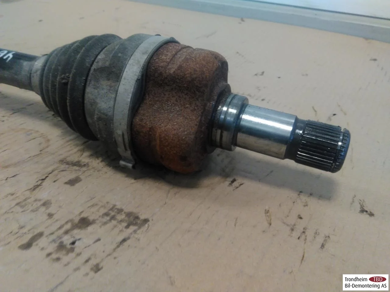 Skoda ENYAQ IV 2021- Rear right driveshaft view 2