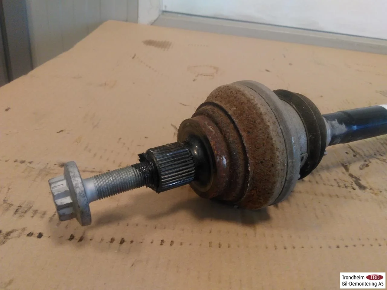 Skoda ENYAQ IV 2021- Rear right driveshaft view 3