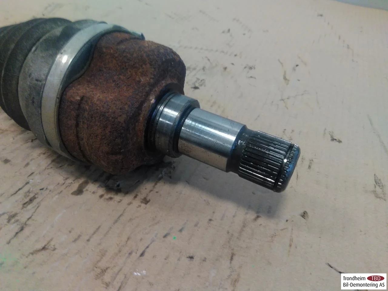 Skoda ENYAQ IV 2021- Rear left driveshaft view 2