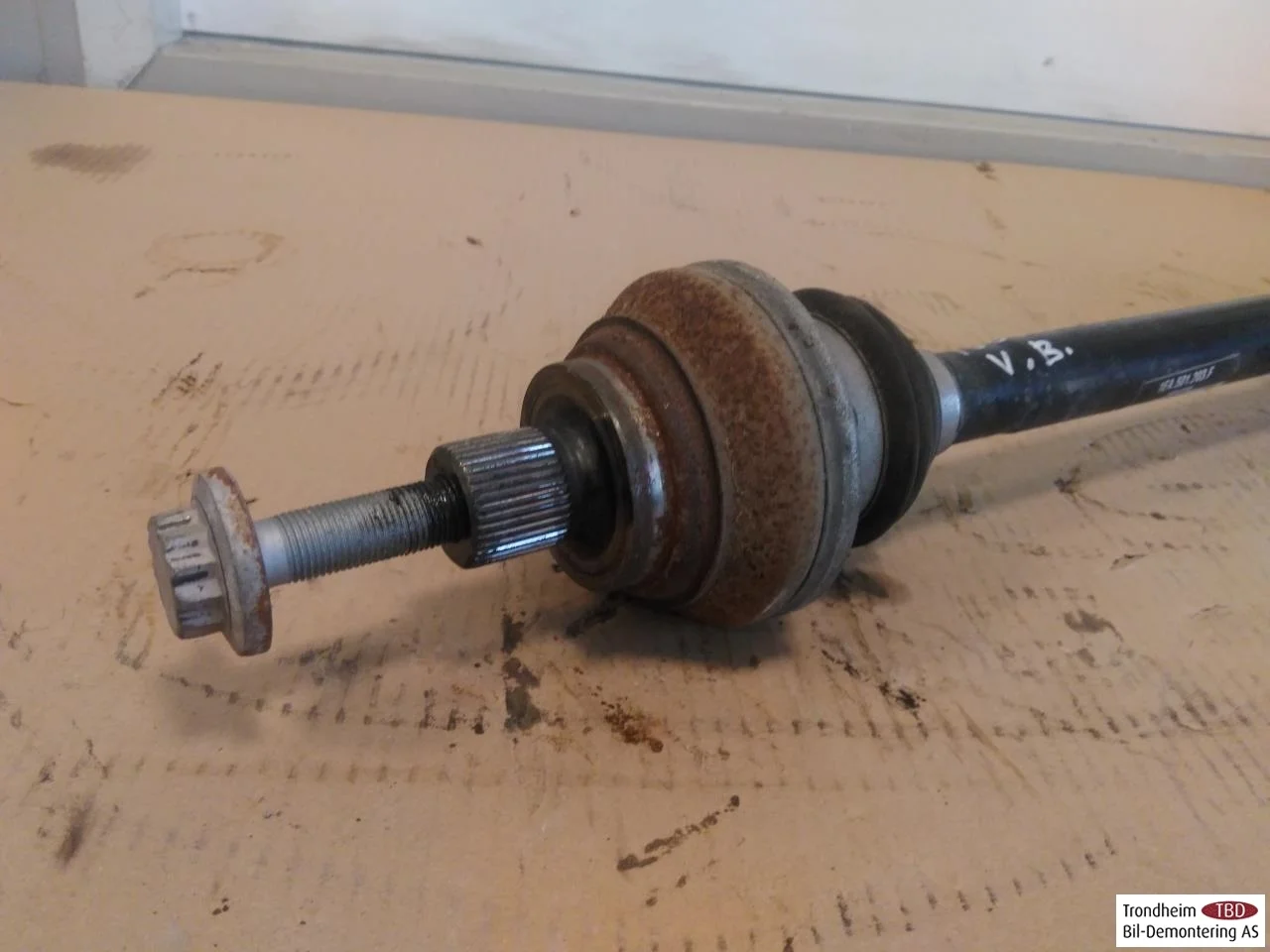 Skoda ENYAQ IV 2021- Rear left driveshaft view 3