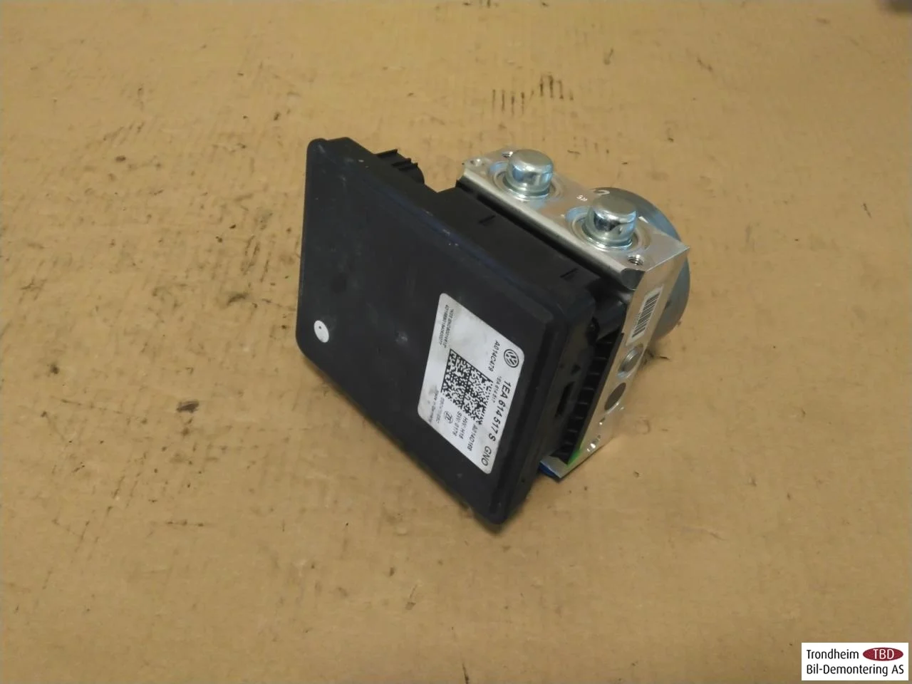 Skoda ENYAQ IV 2021- ABS hydraulic unit view 2