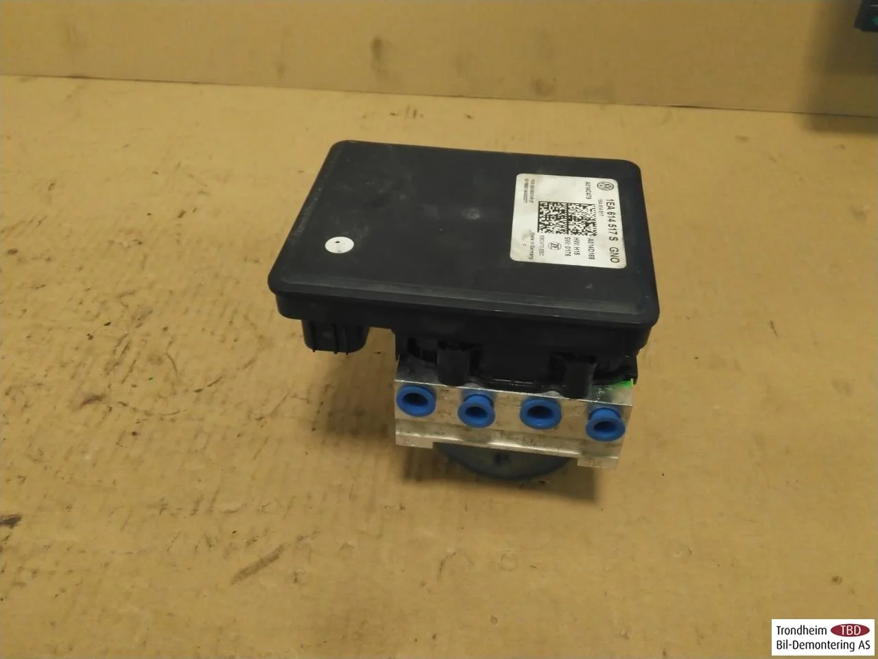 Skoda ENYAQ IV 2021- ABS hydraulic unit view 3