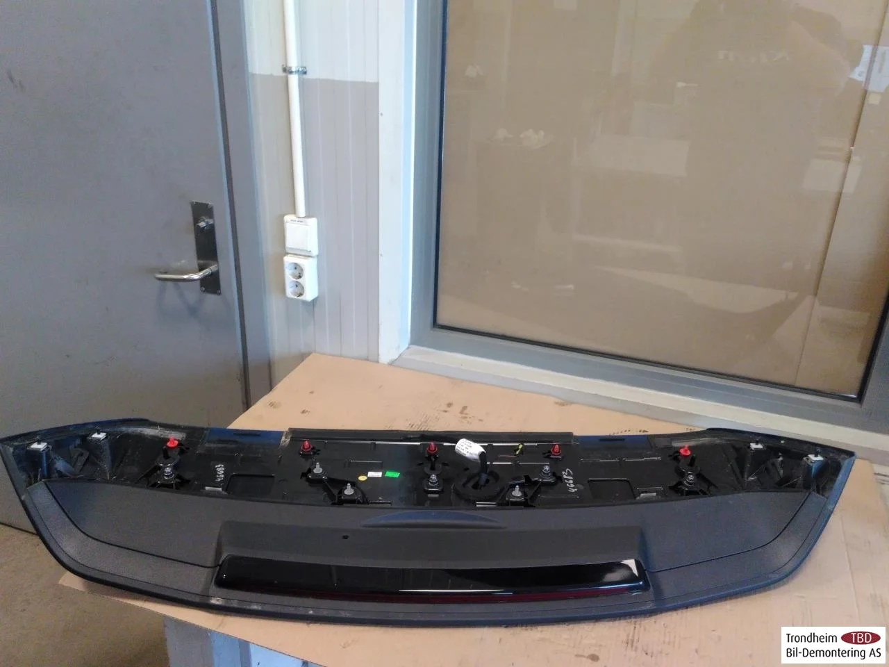 Skoda ENYAQ IV 2021- Spoiler, tailgate view 2