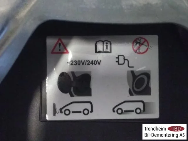 Renault ZOE/E- TECH 2013--> Töltőnyílás fedél, elektromos / hibrid nézet 3