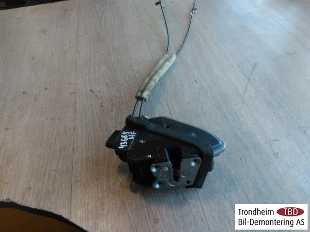 Nissan LEAF 2011-17 Door lock housing