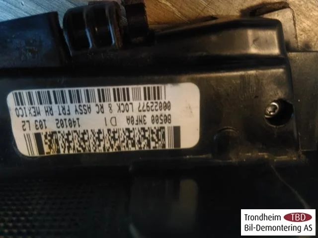 Nissan LEAF 2011-17 Door lock housing view 2