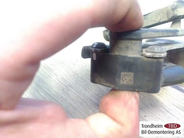 Tesla MODEL S 2013- Senzor reglaj nivel / suspensie pneumatică vedere 2