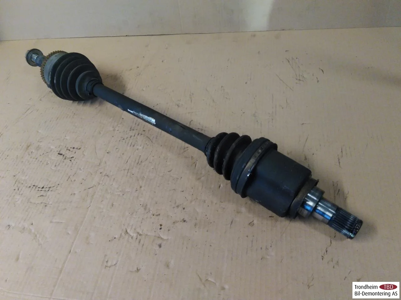 Maxus E-DELIVER3 EV30 2020- Front left driveshaft view 2