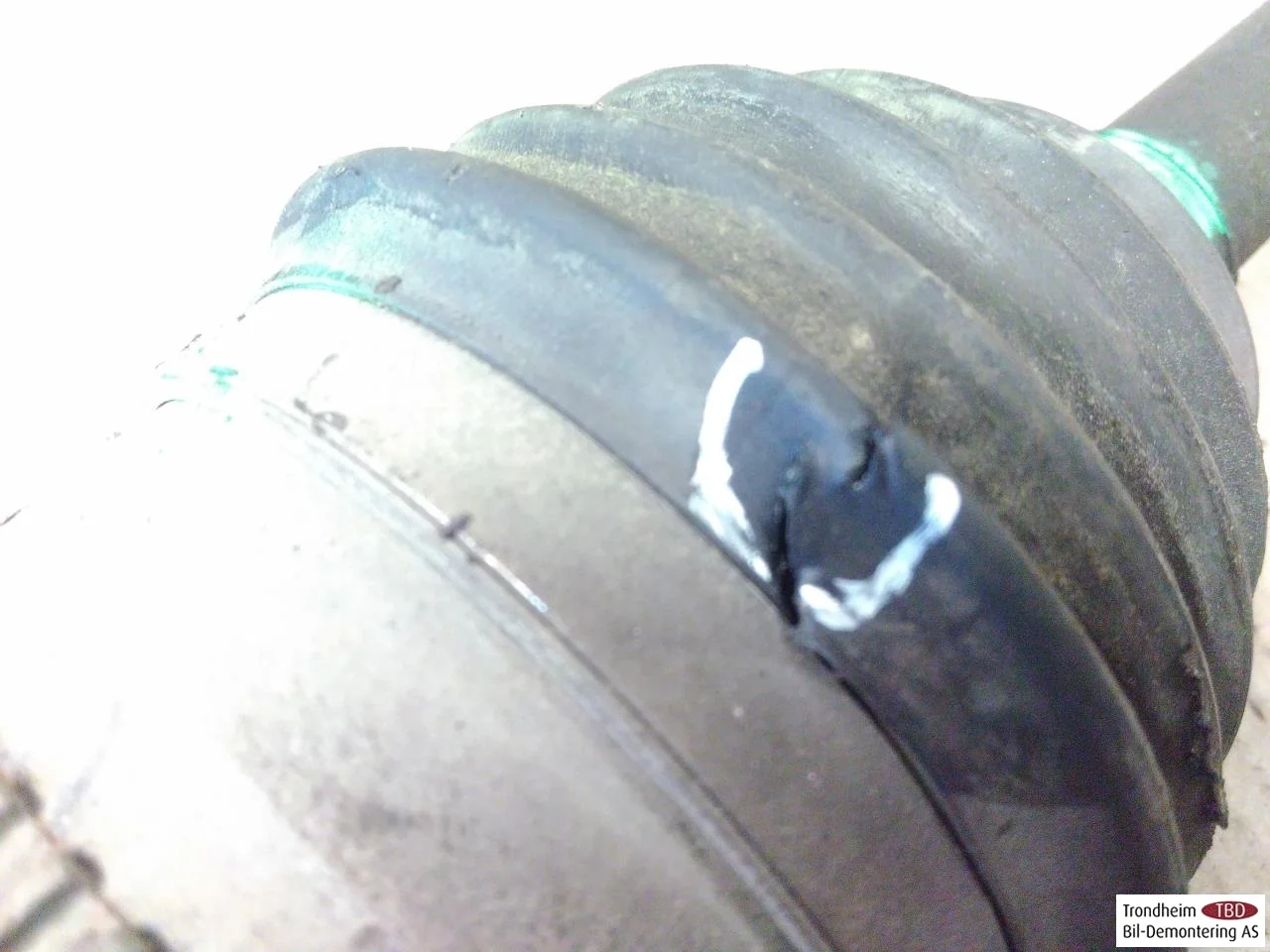 Maxus E-DELIVER3 EV30 2020- Front left driveshaft view 3