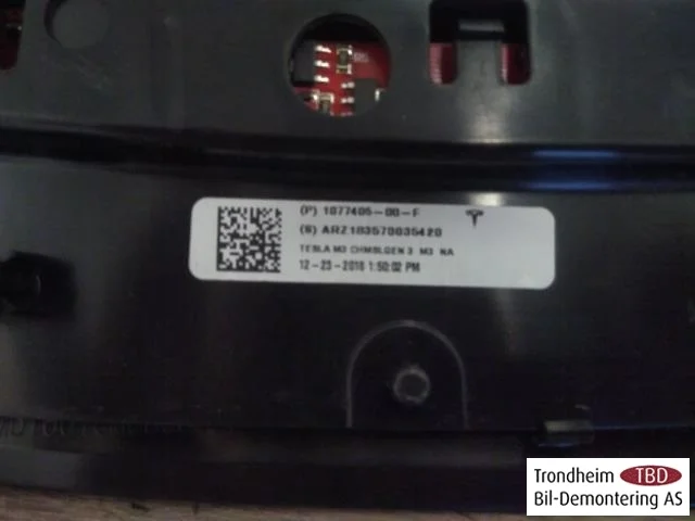 Tesla MODEL 3 2017--> Féklámpa, hátsó ablak (3. féklámpa) nézet 4