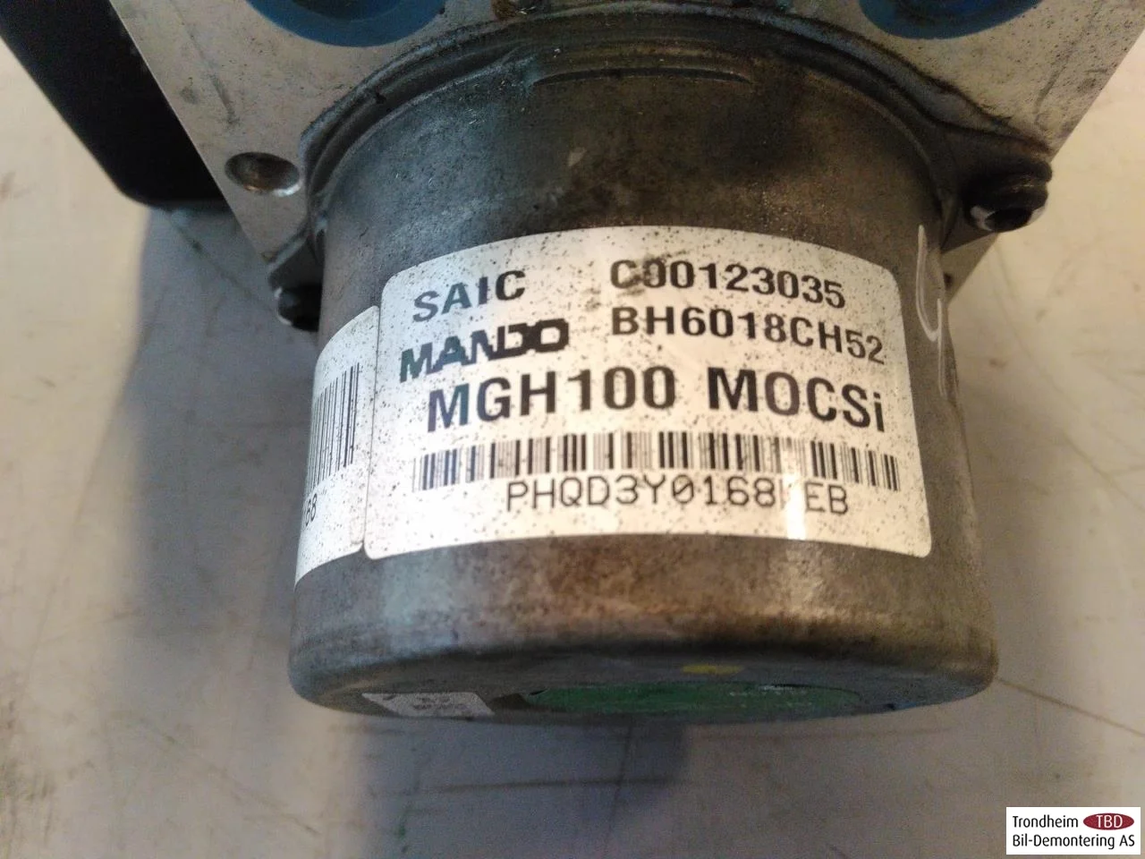 Maxus EUNIQ5 MPV 2021- ABS hydraulic unit view 3