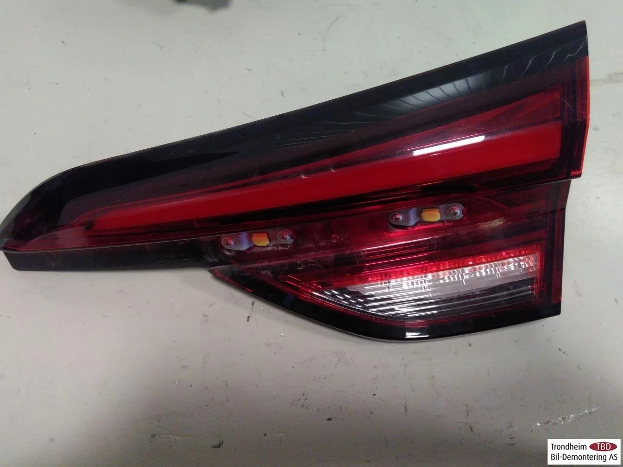 Maxus EUNIQ5 MPV 2021- Lampă spate dreapta pe hayon, interioară